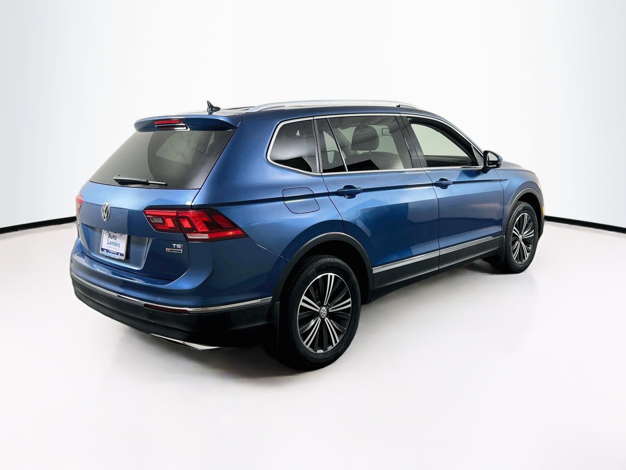 Used 2018 Volkswagen Tiguan SEL AWD/4WD image 5