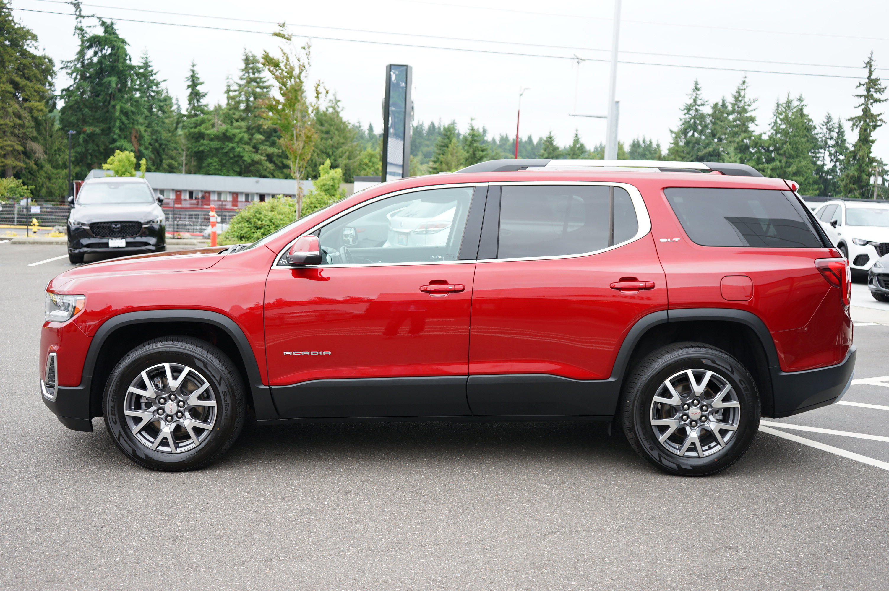 Used 2023 GMC Acadia SLT image 7