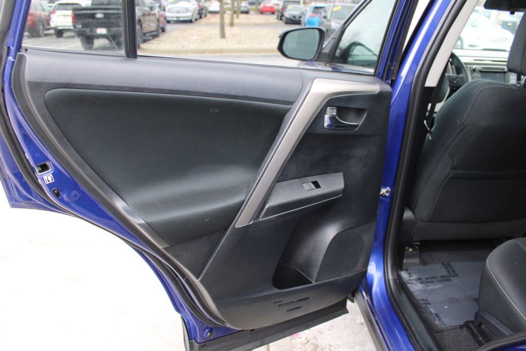 Used 2015 Toyota RAV4 XLE image 25