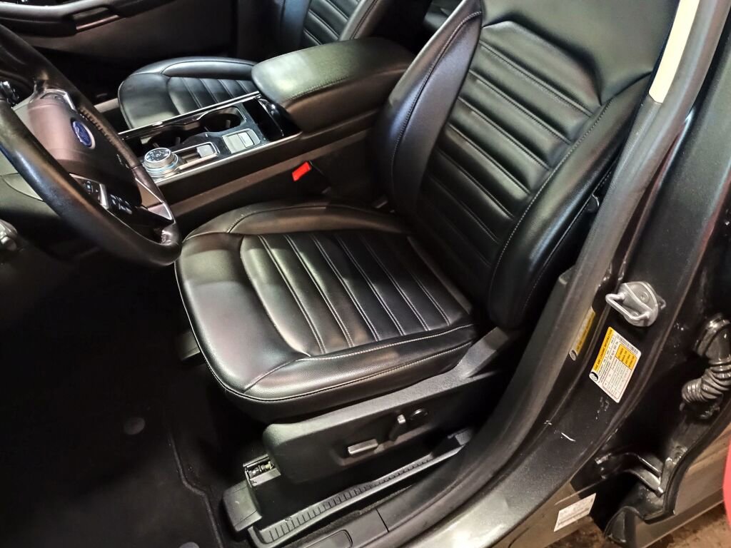 Used 2020 Ford Edge SEL w/ Convenience Package image 5