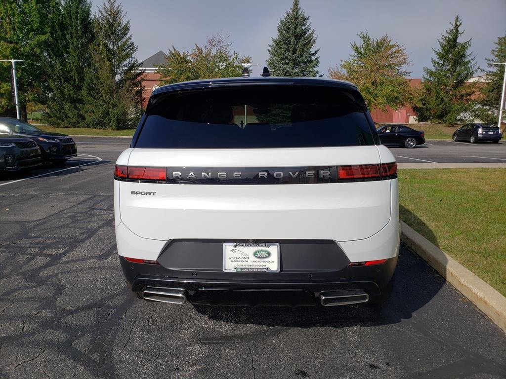 New 2025 Land Rover Range Rover Sport SE image 6