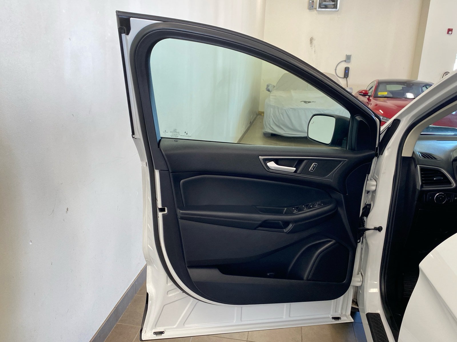 Used 2020 Ford Edge SE AWD/4WD image 14