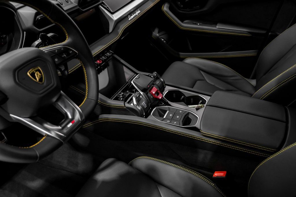 Used 2025 Lamborghini Urus Performante AWD/4WD image 22