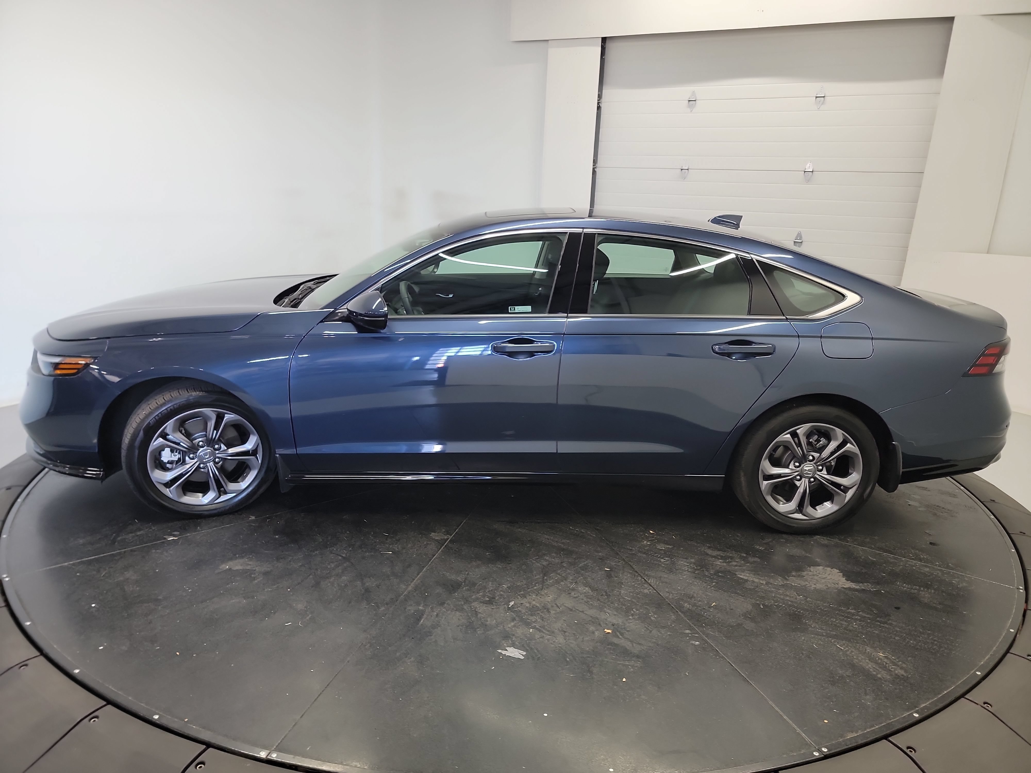 Used 2025 Honda Accord EX-L image 5