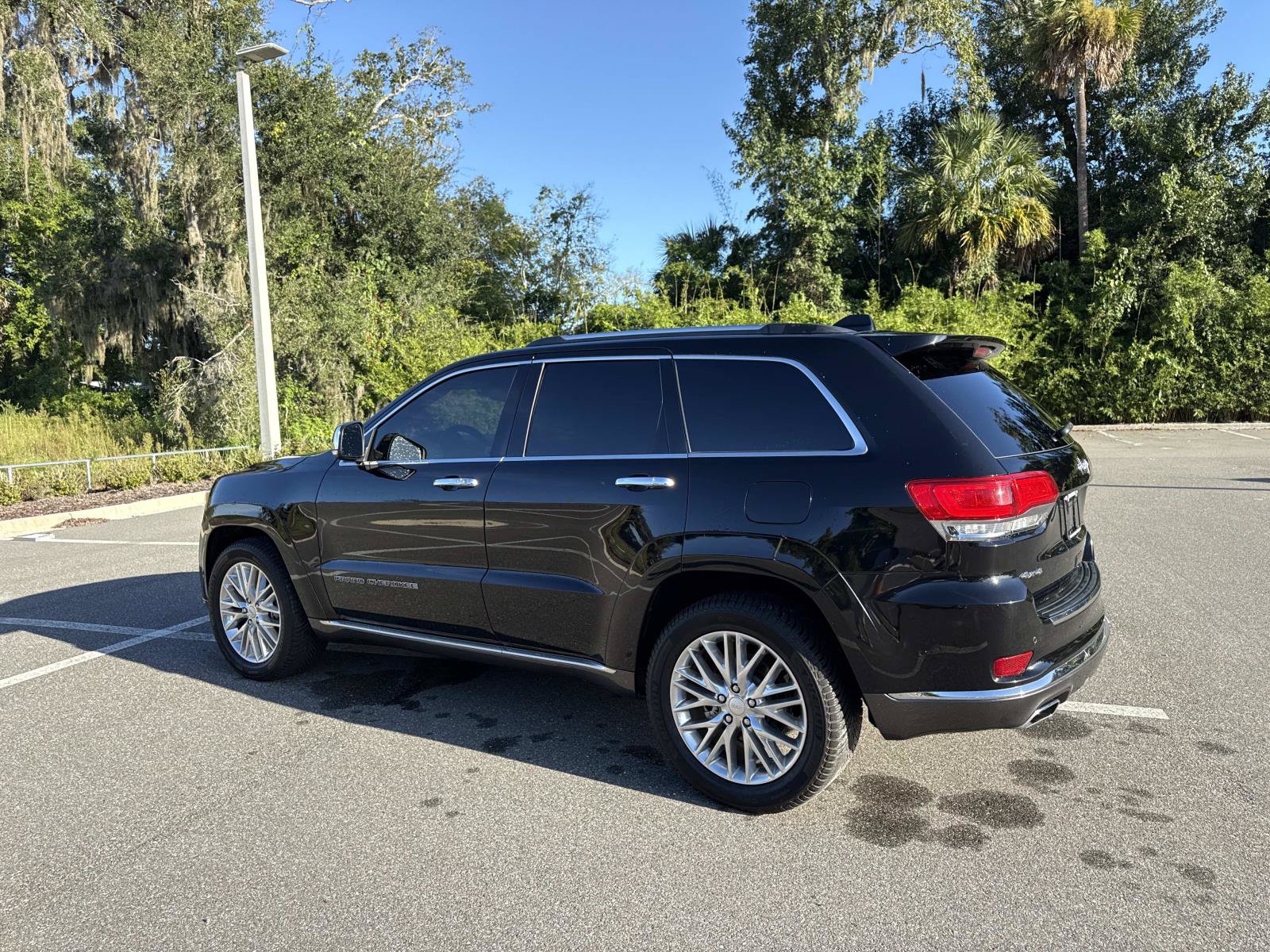 Used 2017 Jeep Grand Cherokee Summit AWD/4WD image 5