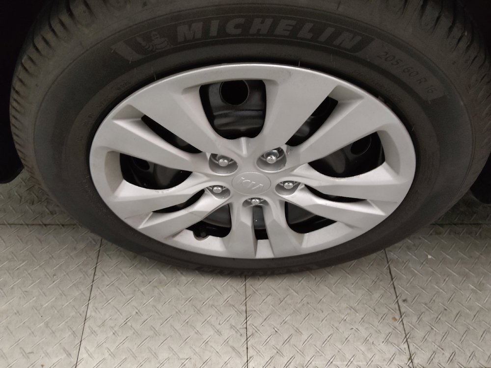 Used 2020 Kia Soul LX FWD image 31