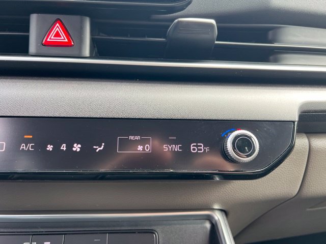 Certified 2025 Kia Carnival EX FWD image 25