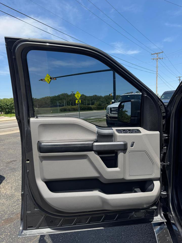 Used 2015 Ford F150 XLT w/ Equipment Group 302A Luxury AWD/4WD image 12