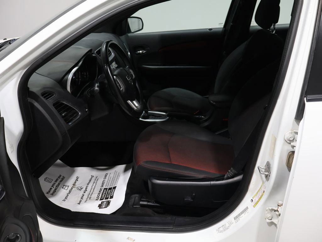 Used 2011 Dodge Avenger Heat image 2