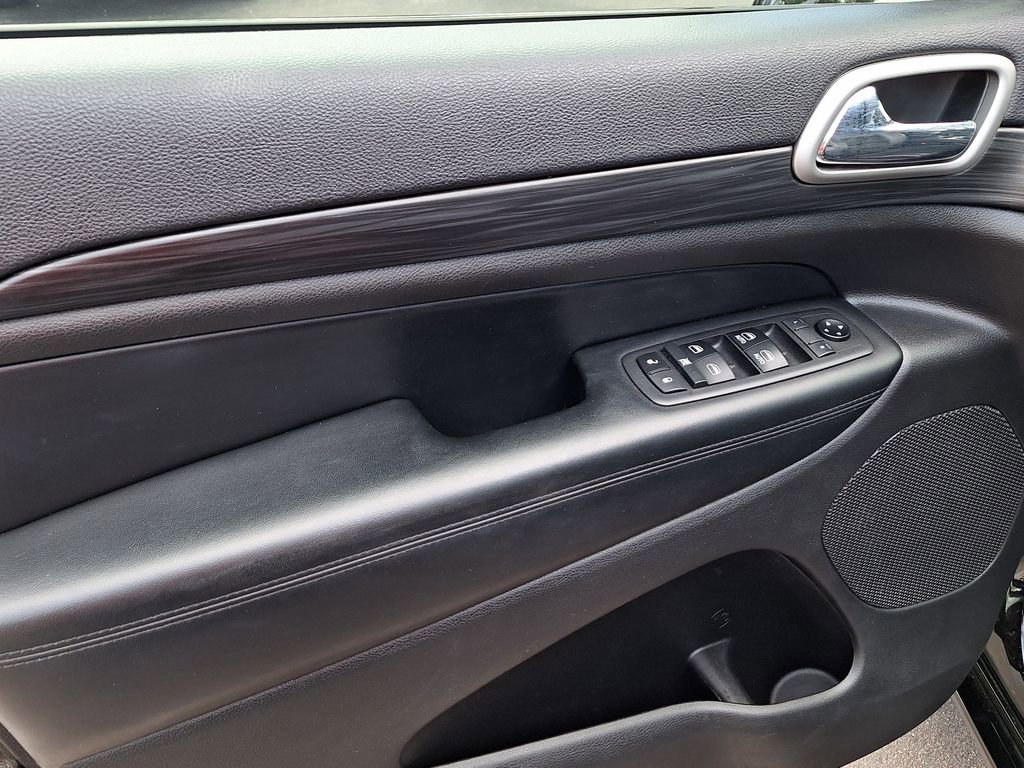Used 2019 Jeep Grand Cherokee Altitude AWD/4WD image 9