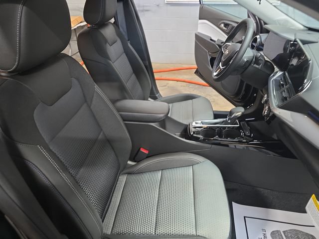 New 2026 Chevrolet Trax LT w/ Driver Confidence Package FWD image 11