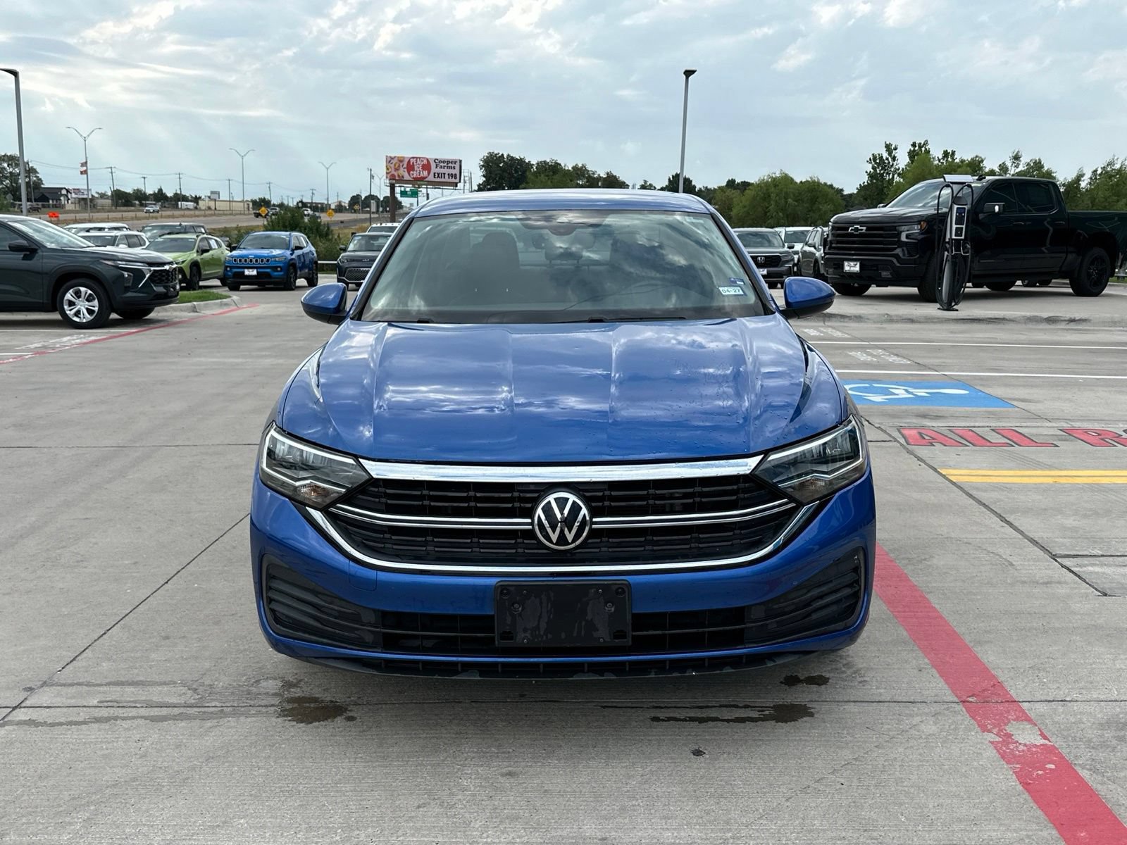 Used 2022 Volkswagen Jetta SE FWD video 2