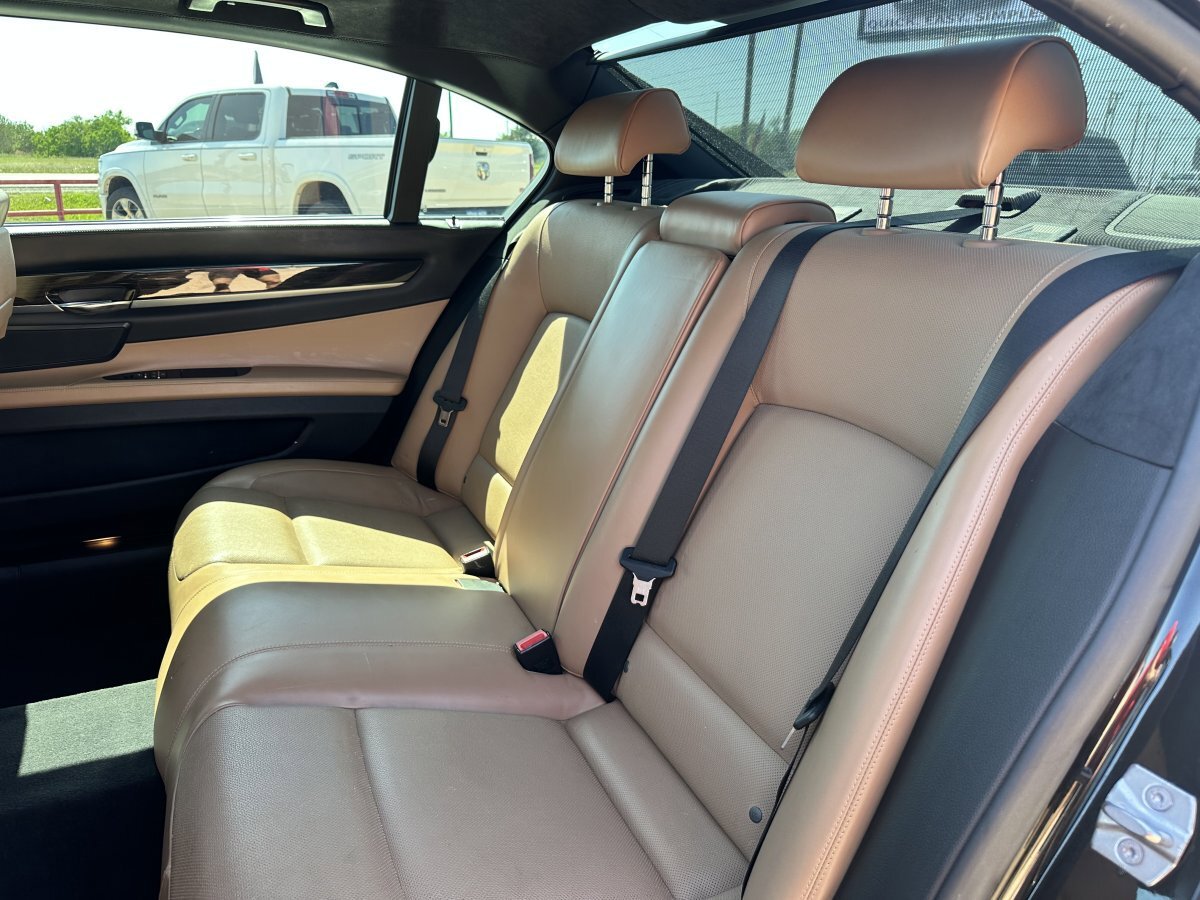 Used 2014 BMW 750Li RWD image 23