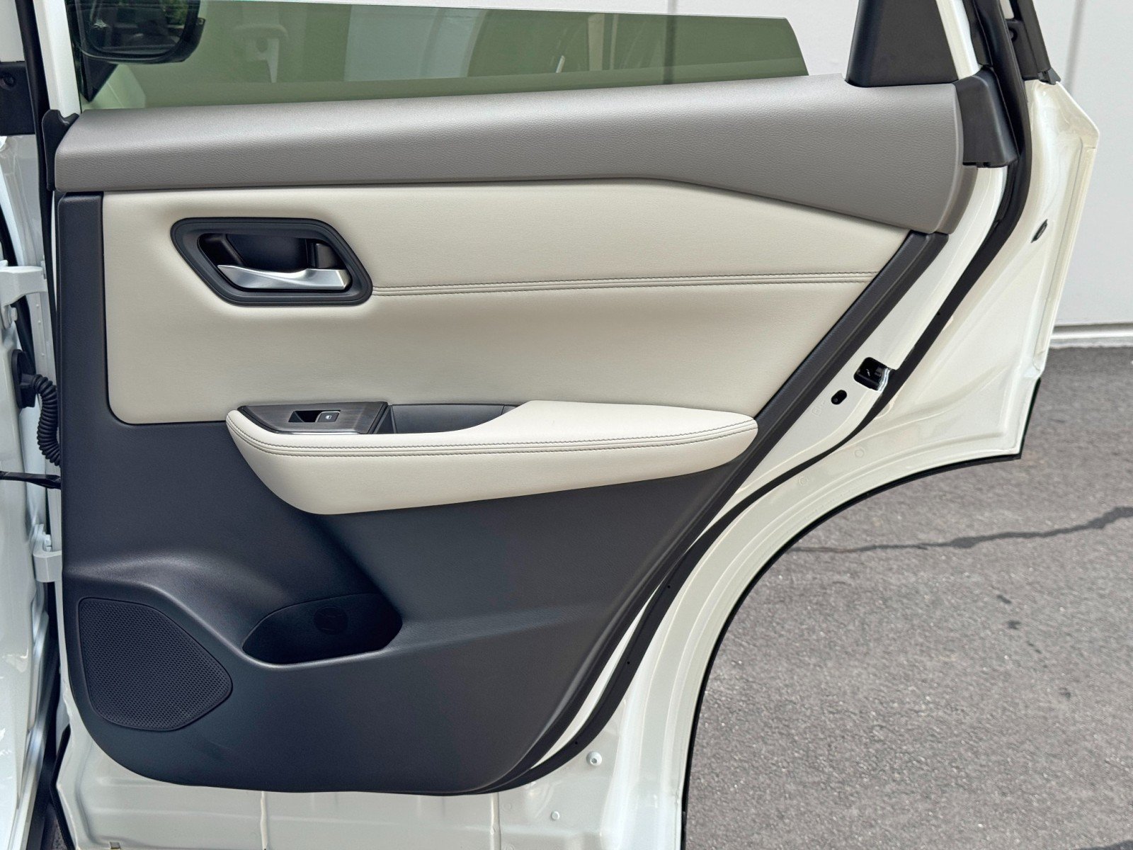 Used 2025 Nissan Rogue SL FWD image 41