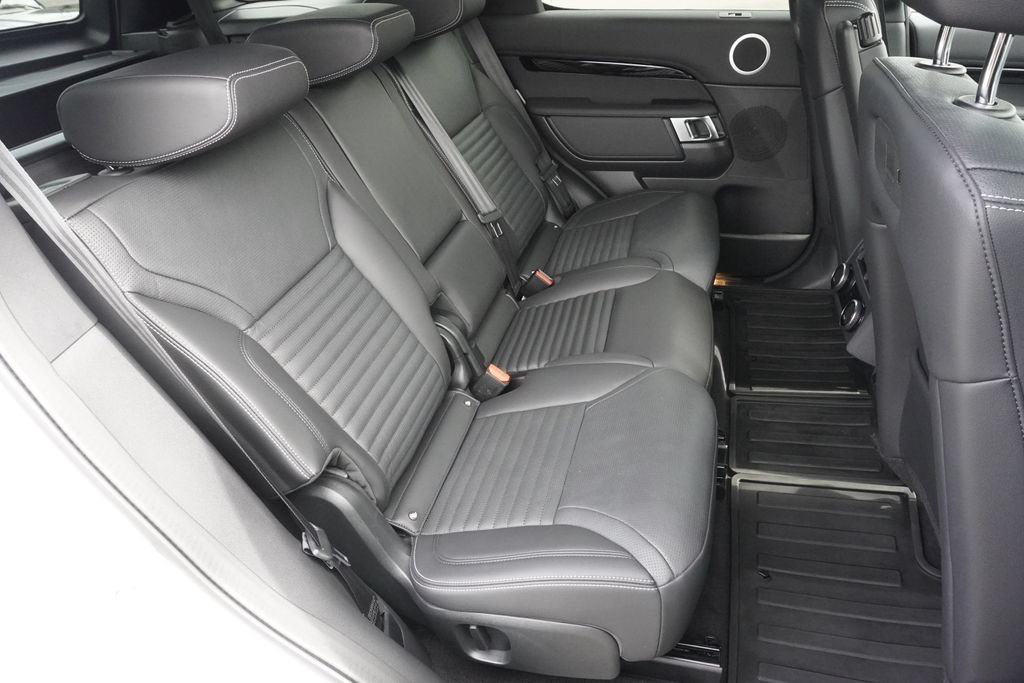Used 2025 Land Rover Discovery S AWD/4WD image 27