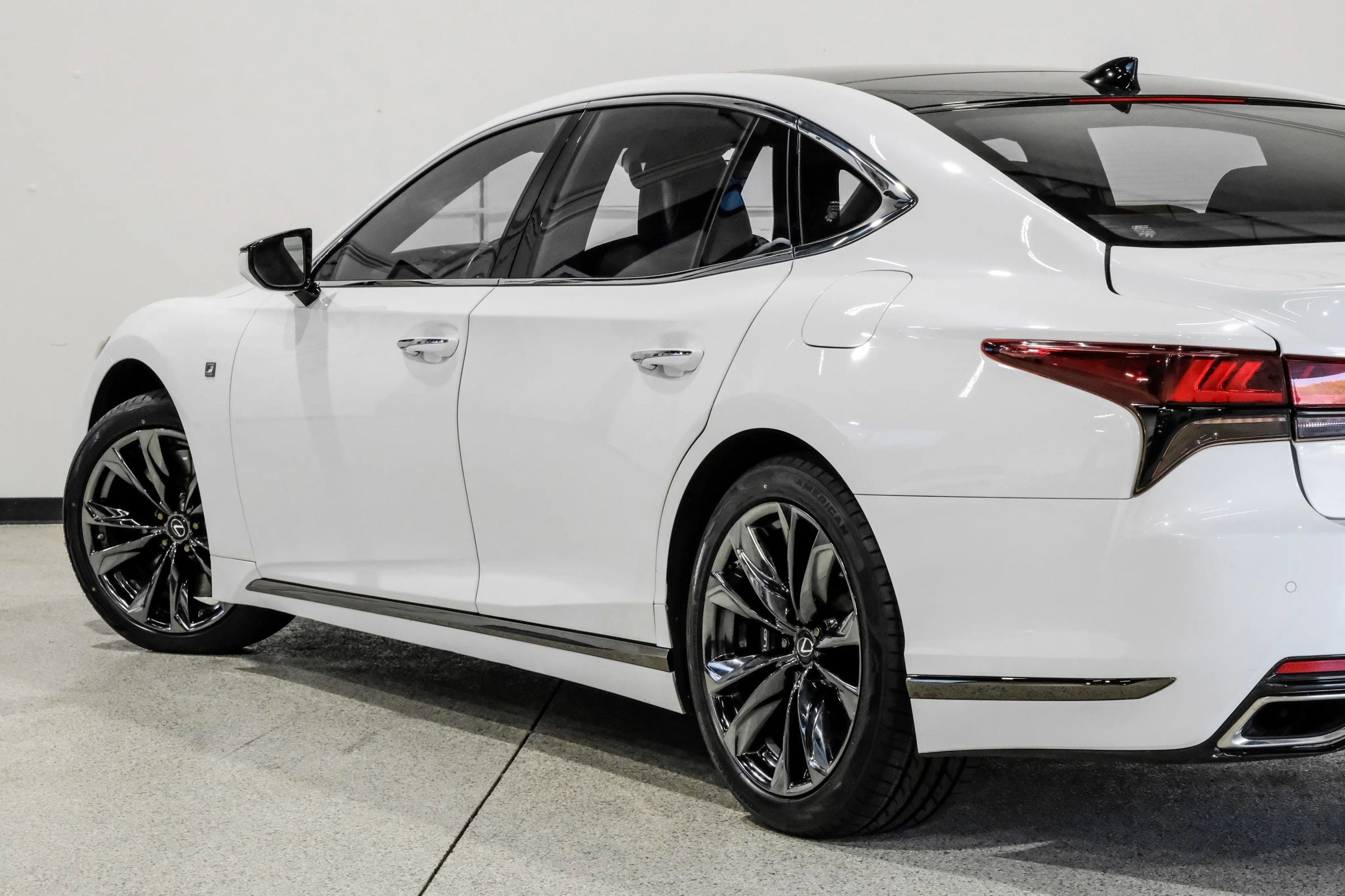 Used 2021 Lexus LS 500 F Sport w/ Accessory Package (Z2) image 13