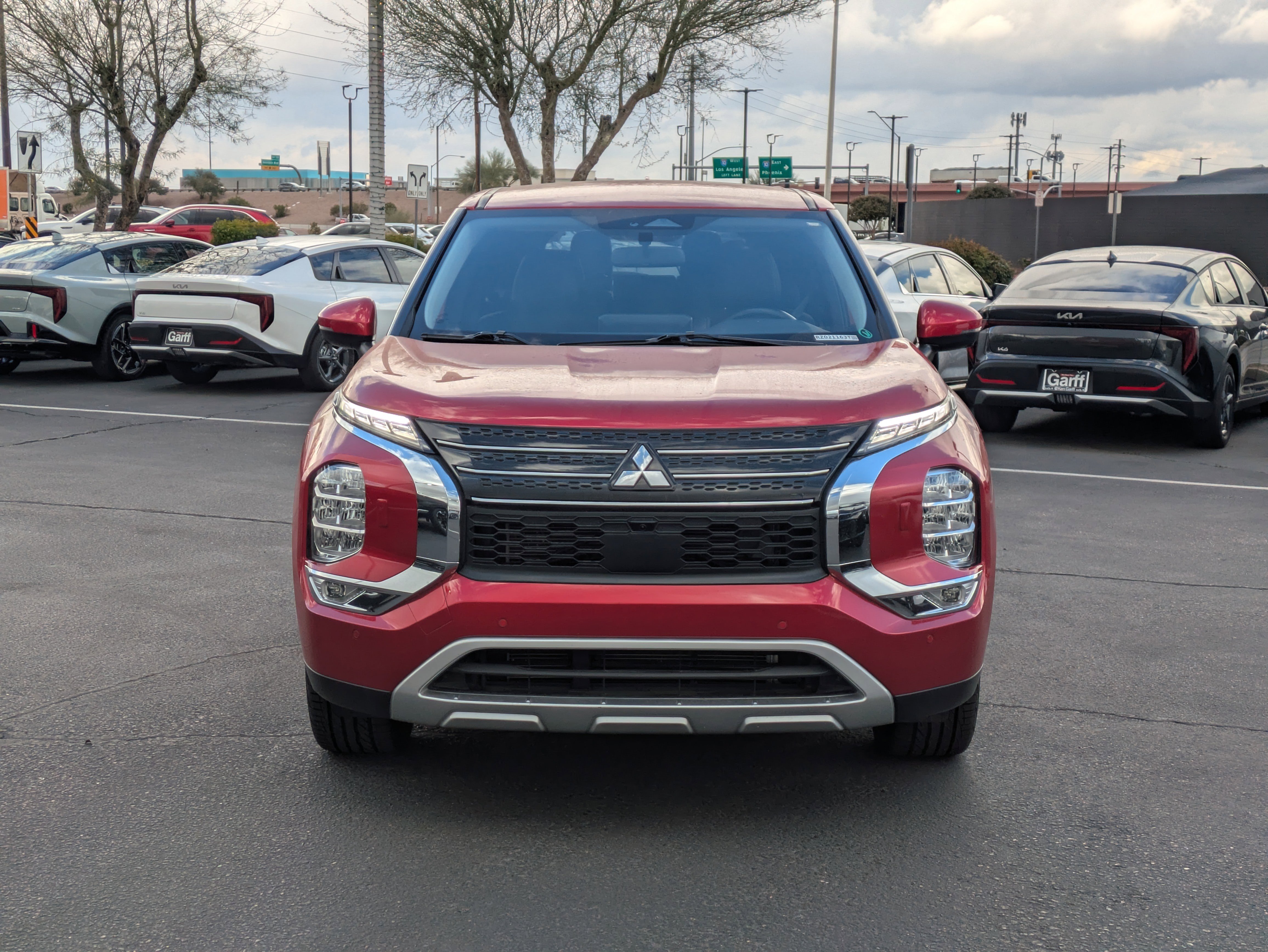 Used 2024 Mitsubishi Outlander SE image 8