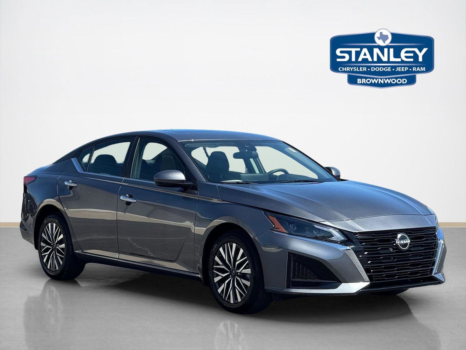 Used 2023 Nissan Altima 2.5 SV w/ SV Premium Package image 1