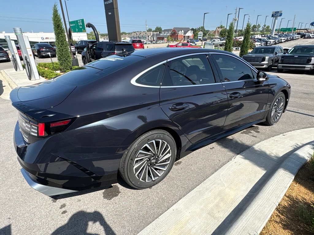 Certified 2025 Hyundai Sonata SEL FWD image 19