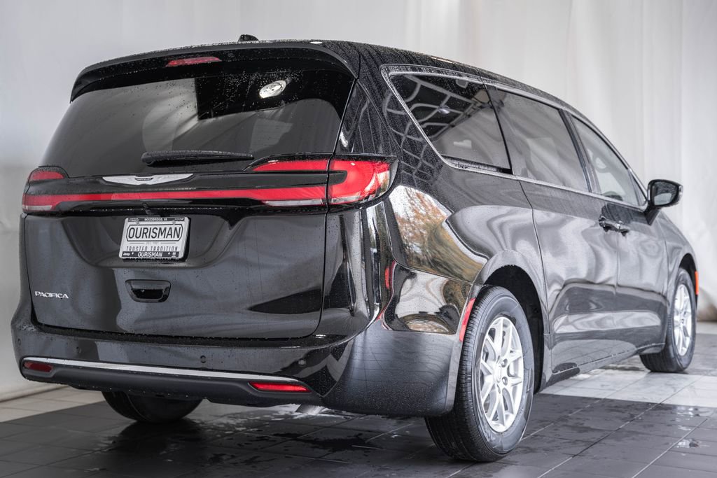 New 2026 Chrysler Pacifica Select image 4