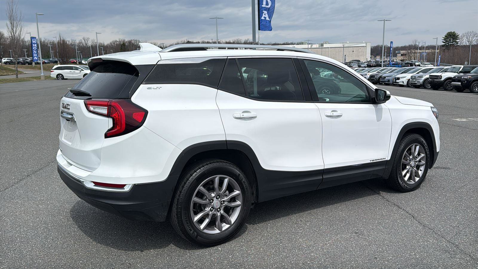 Used 2024 GMC Terrain SLT FWD image 5