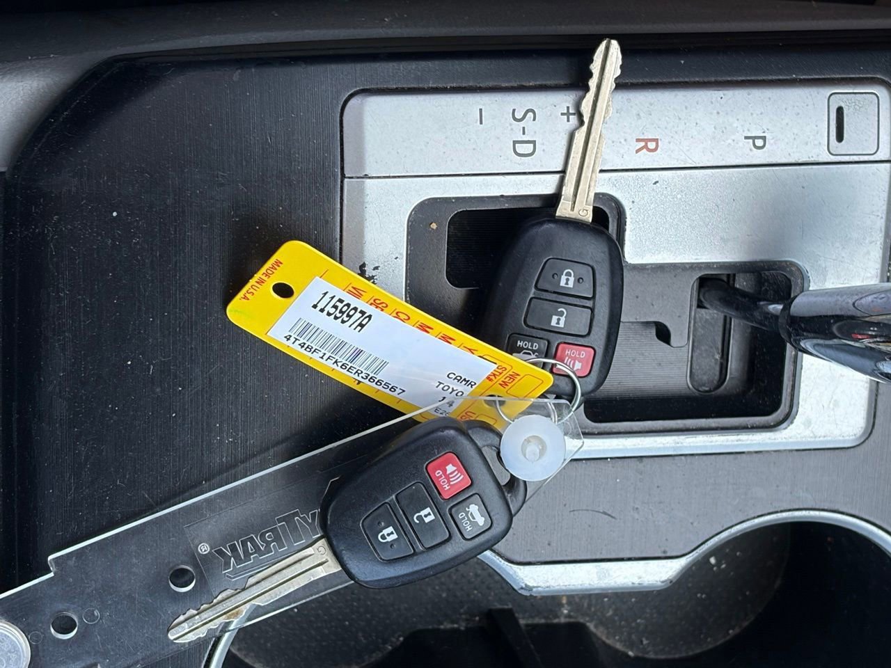 Used 2014 Toyota Camry LE FWD image 14