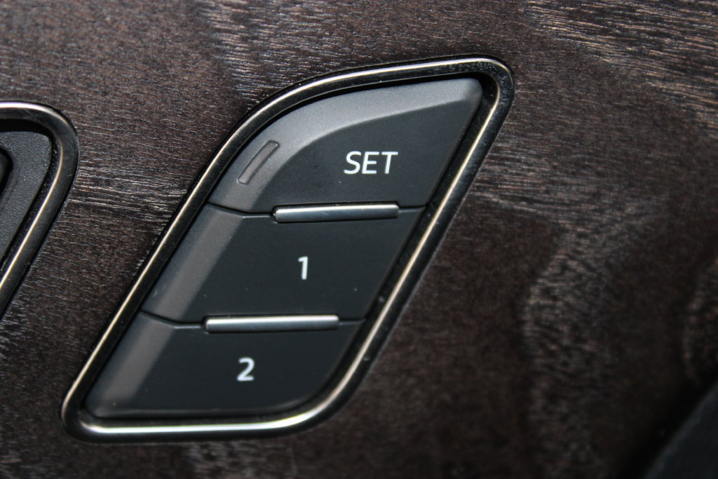 Used 2023 Audi Q8 Premium w/ Convenience Package AWD/4WD image 28