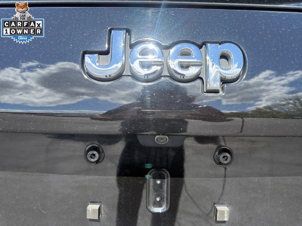 Used 2021 Jeep Cherokee Limited w/ Mopar Interior Package AWD/4WD image 17