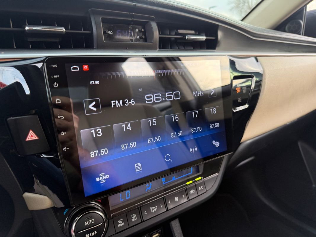 Used 2014 Toyota Corolla LE FWD image 36