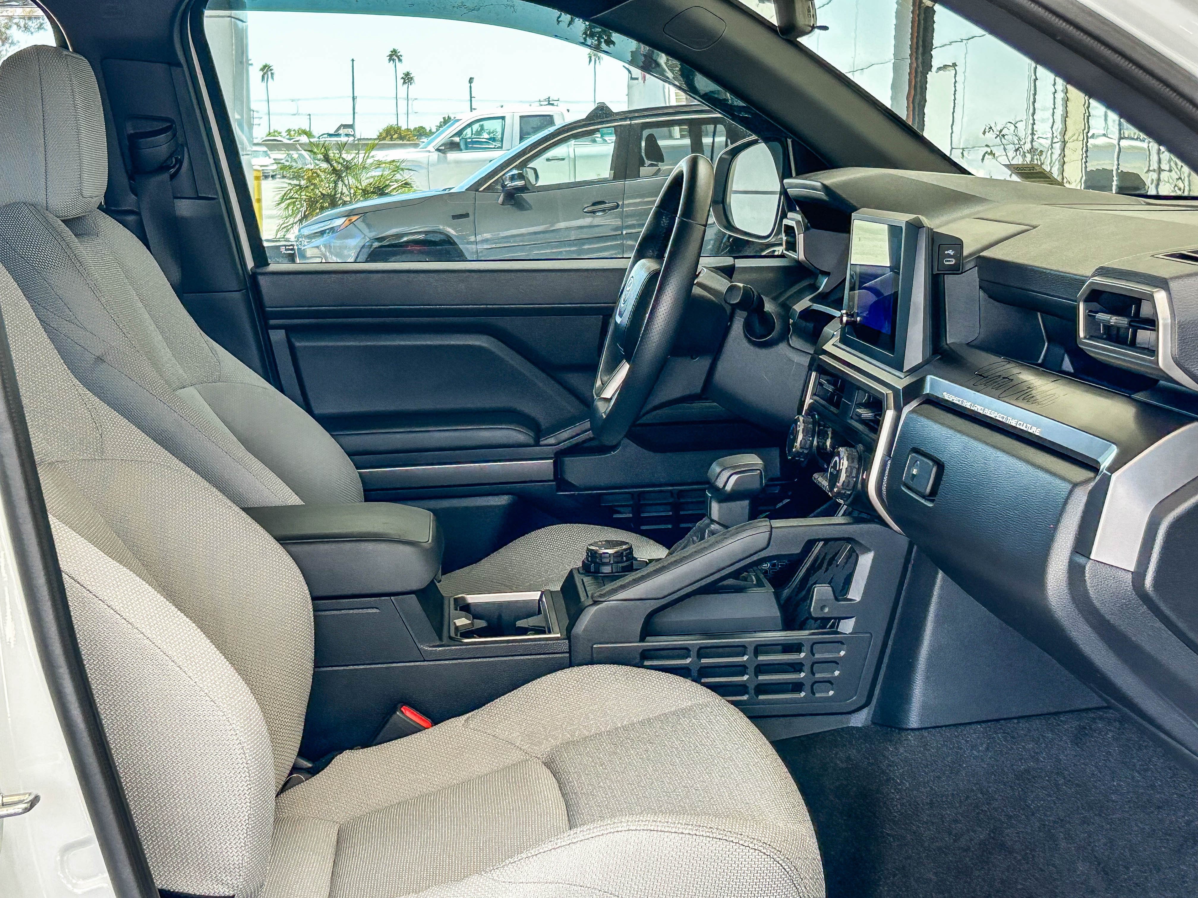 Used 2025 Toyota 4Runner SR5 AWD/4WD image 16