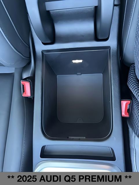 Used 2025 Audi Q5 Premium w/ Convenience Package image 28