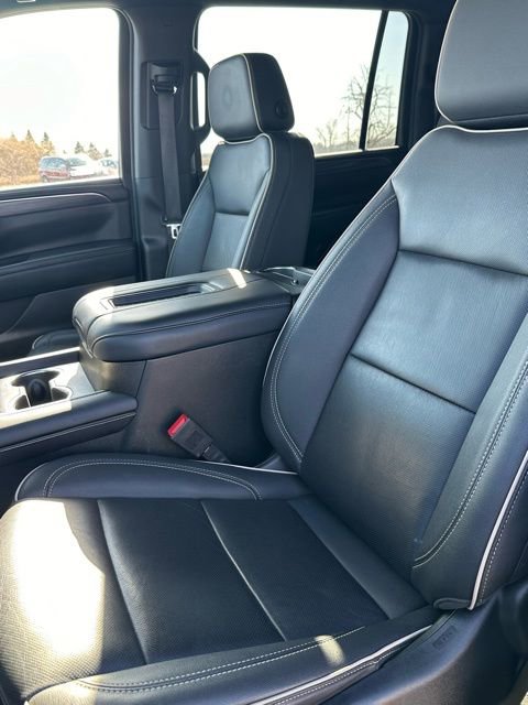 Used 2024 GMC Yukon XL SLT image 44