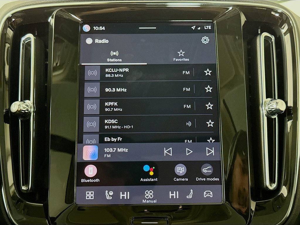 Used 2025 Volvo XC40 B5 Plus image 15