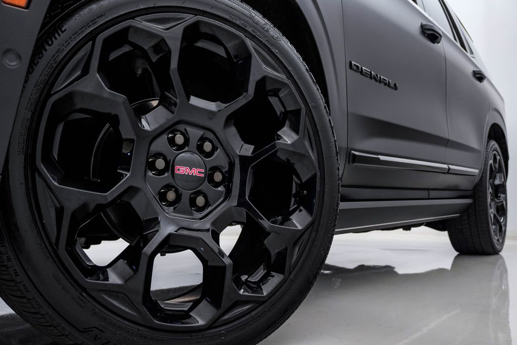 Used 2025 GMC Yukon Denali Ultimate AWD/4WD image 5
