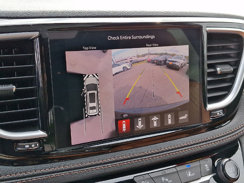 Certified 2025 Chrysler Pacifica Pinnacle FWD image 19