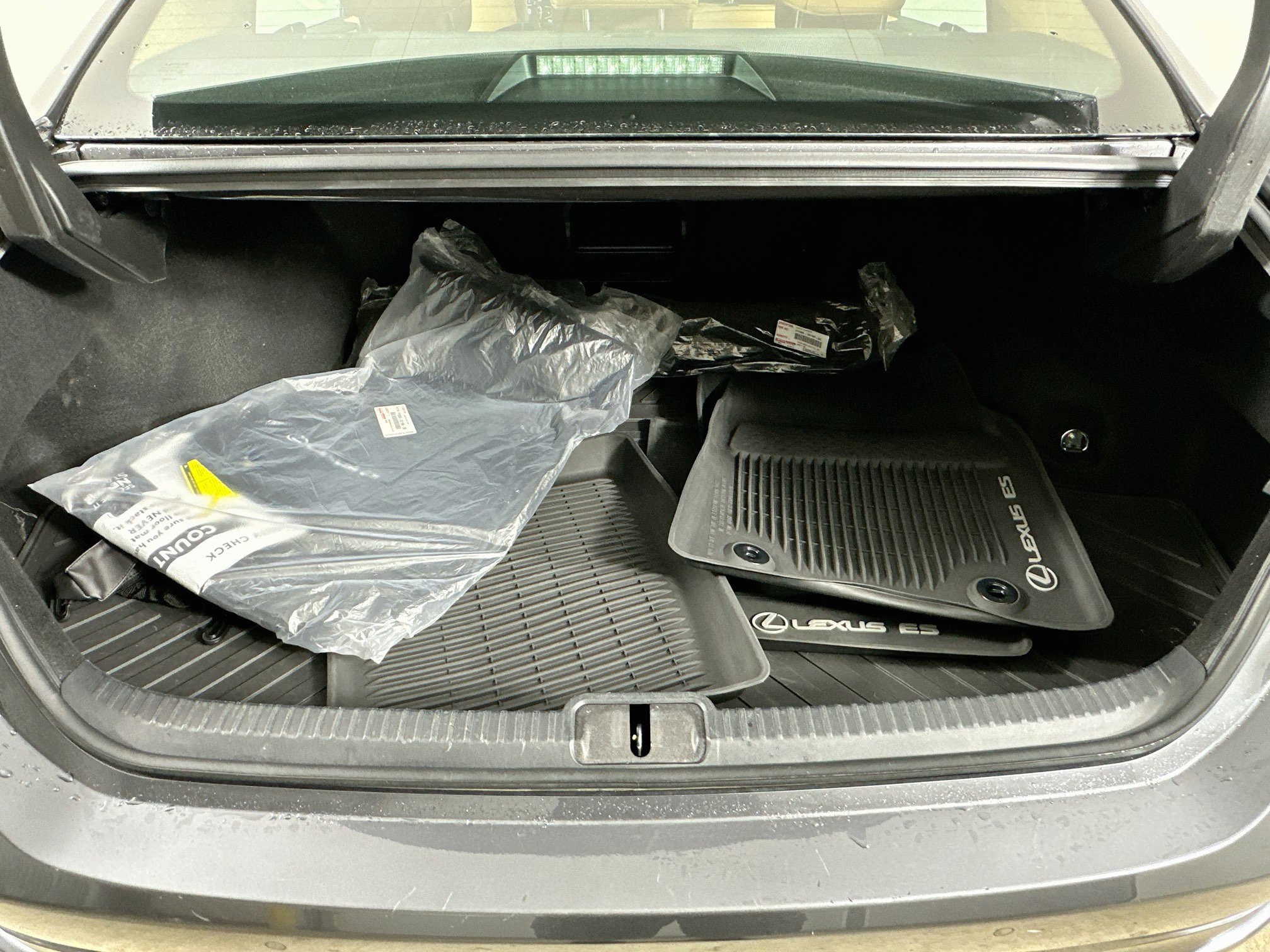Used 2024 Lexus ES 350 w/ Premium Package FWD image 32