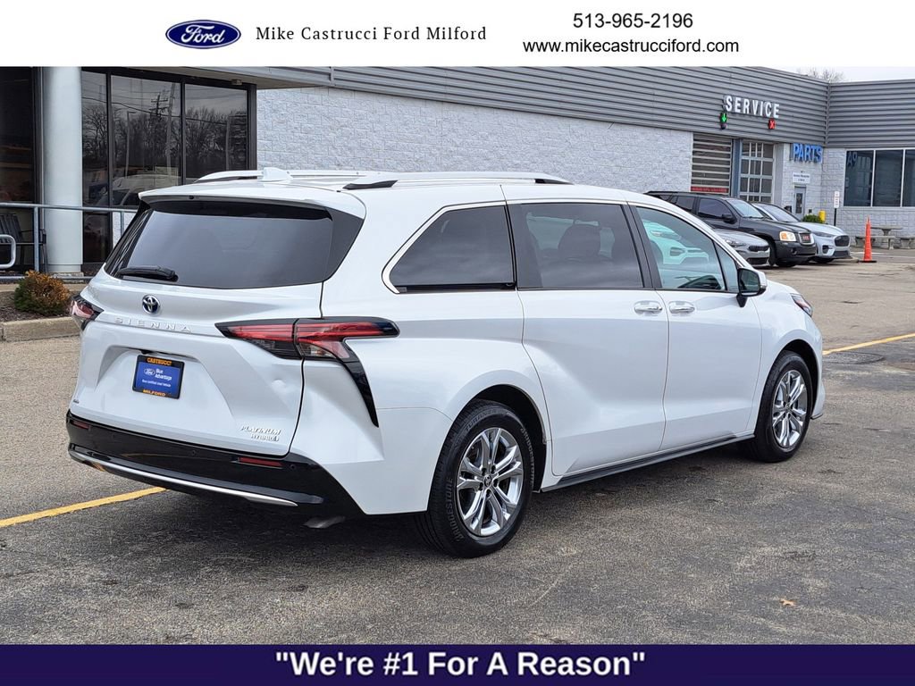 Used 2024 Toyota Sienna Platinum image 5