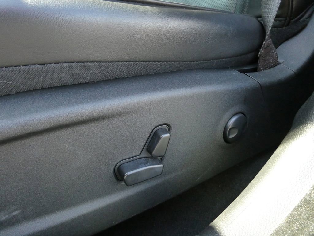 Used 2023 Chrysler 300 Touring L w/ Popular Equipment Group RWD image 24