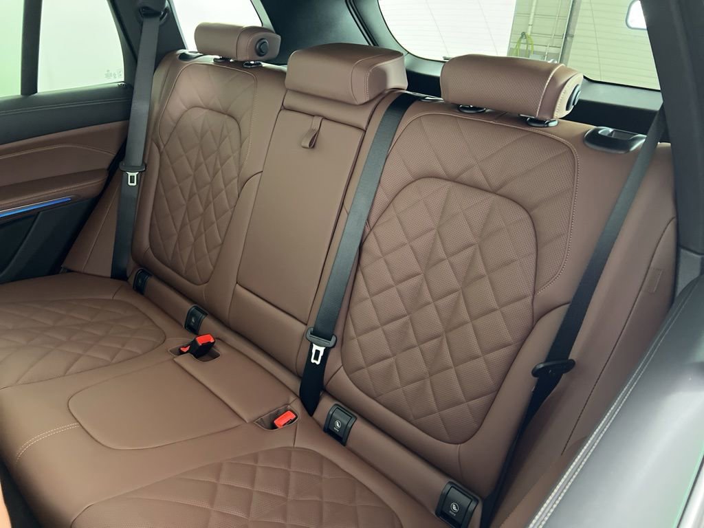 New 2026 BMW X5 xDrive40i w/ Parking Assistance Package image 8