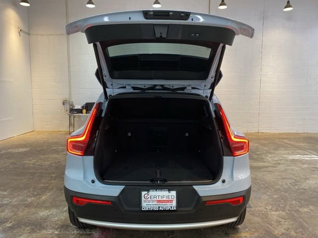 Used 2025 Volvo XC40 B5 Plus AWD/4WD image 9