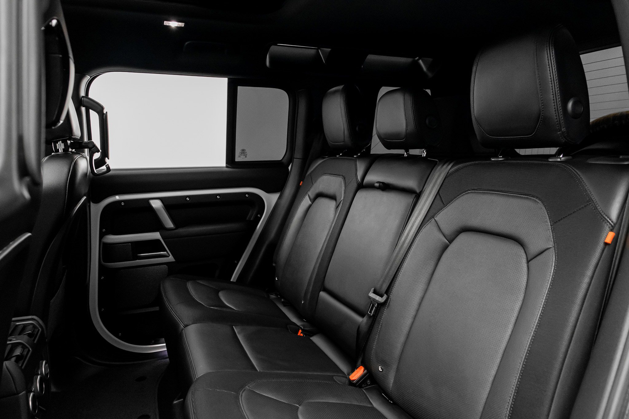 Used 2023 Land Rover Defender 110 X-Dynamic SE AWD/4WD image 32