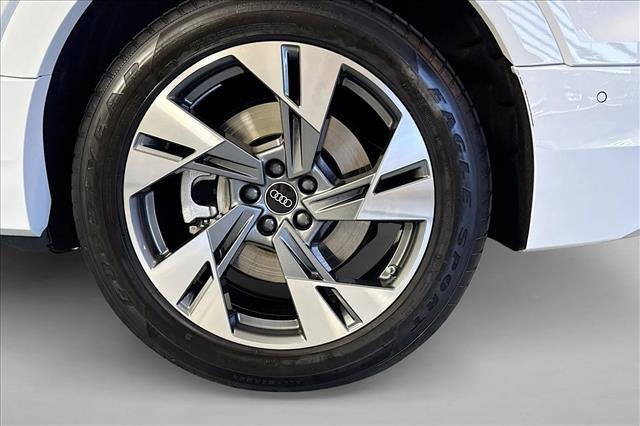 Used 2022 Audi e-tron Premium Plus w/ Premium Plus Package AWD/4WD image 30