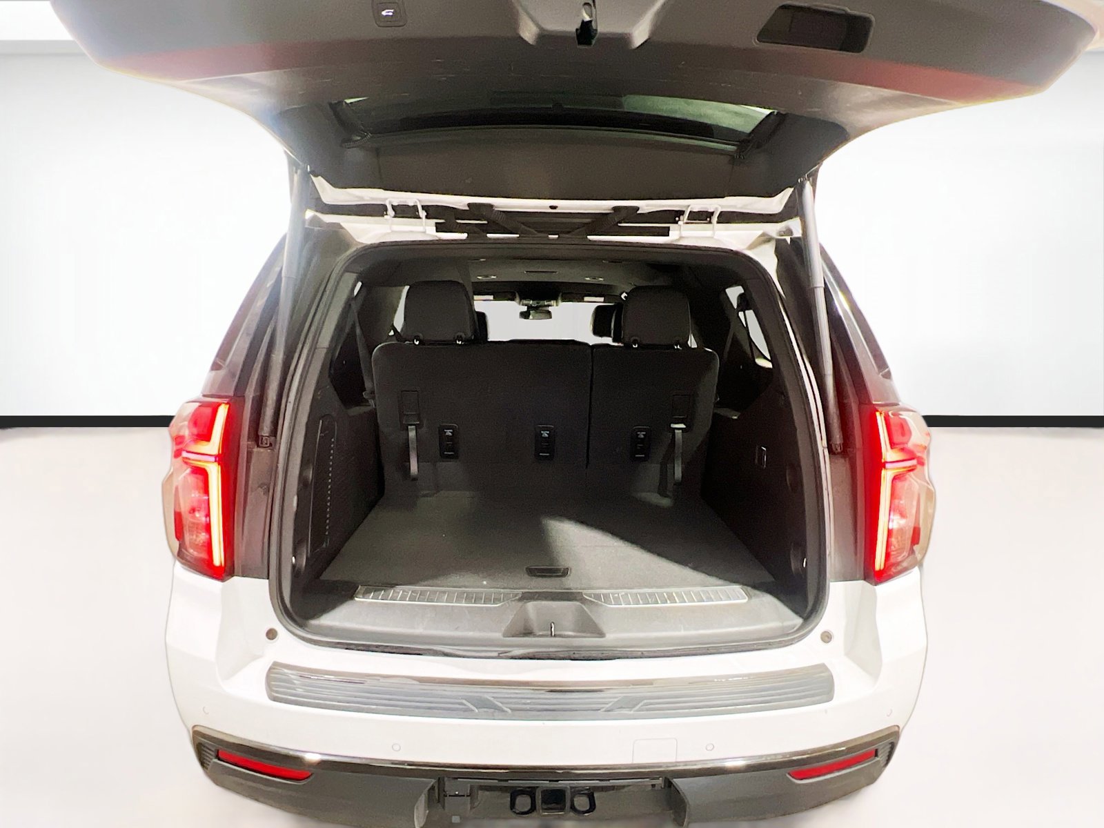 Used 2024 Chevrolet Suburban RST RWD image 19