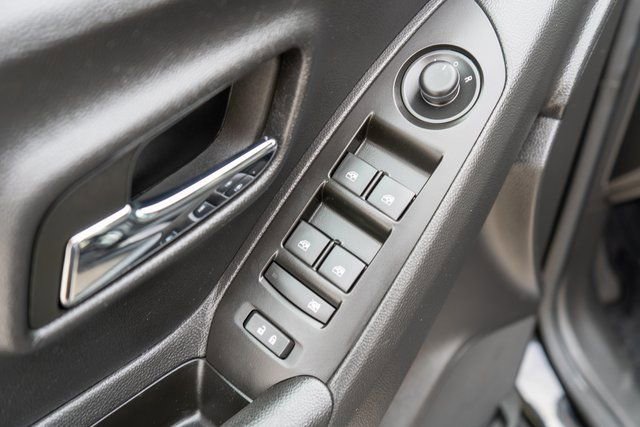 Used 2022 Chevrolet Trax LT w/ LT Convenience Package image 19