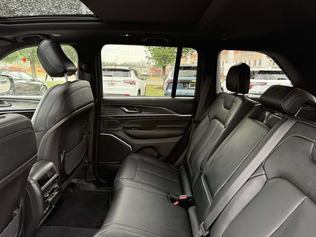 Certified 2023 Jeep Grand Cherokee Overland AWD/4WD image 17