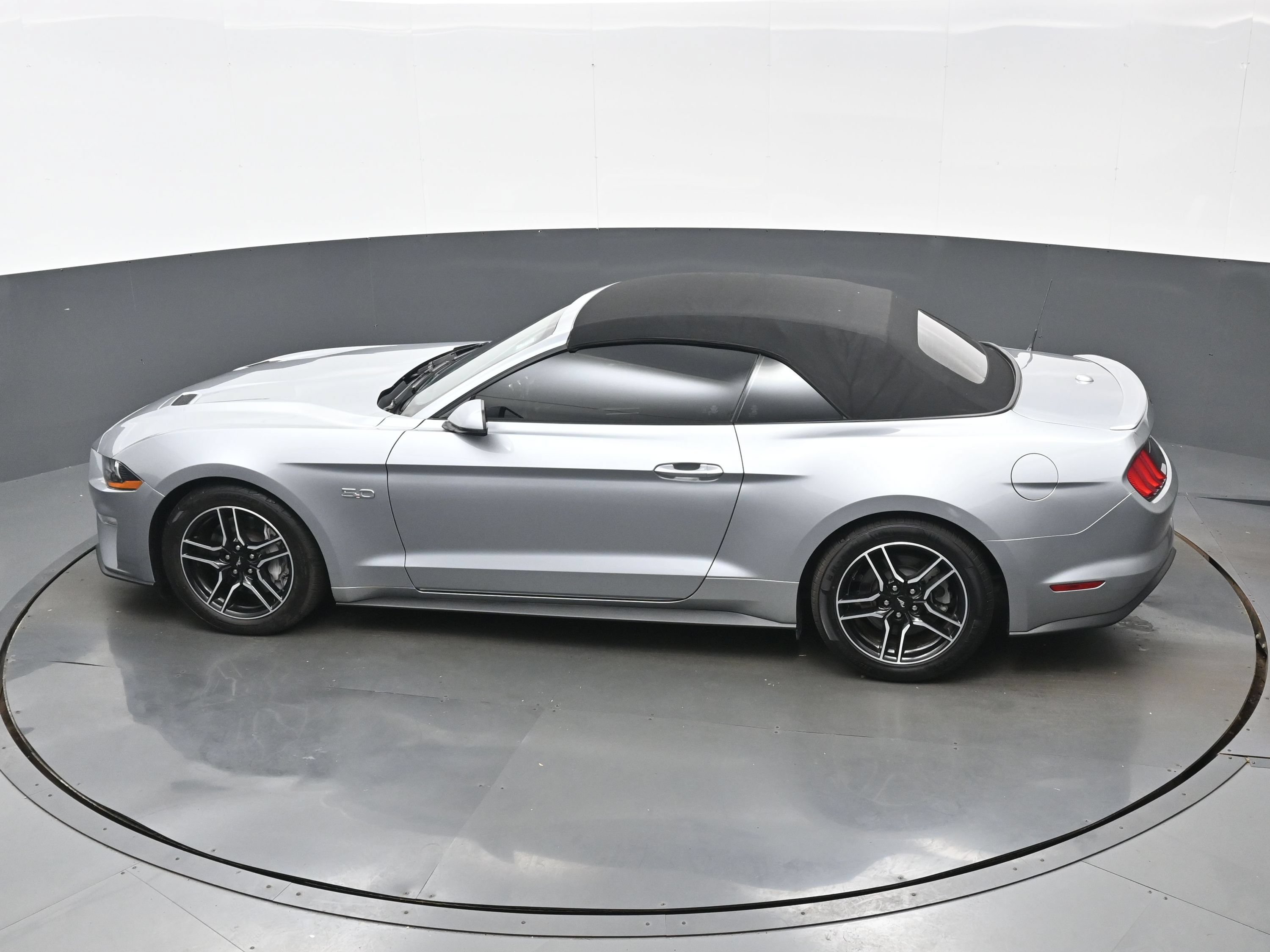 Used 2022 Ford Mustang GT Premium w/ Equipment Group 401A RWD image 34