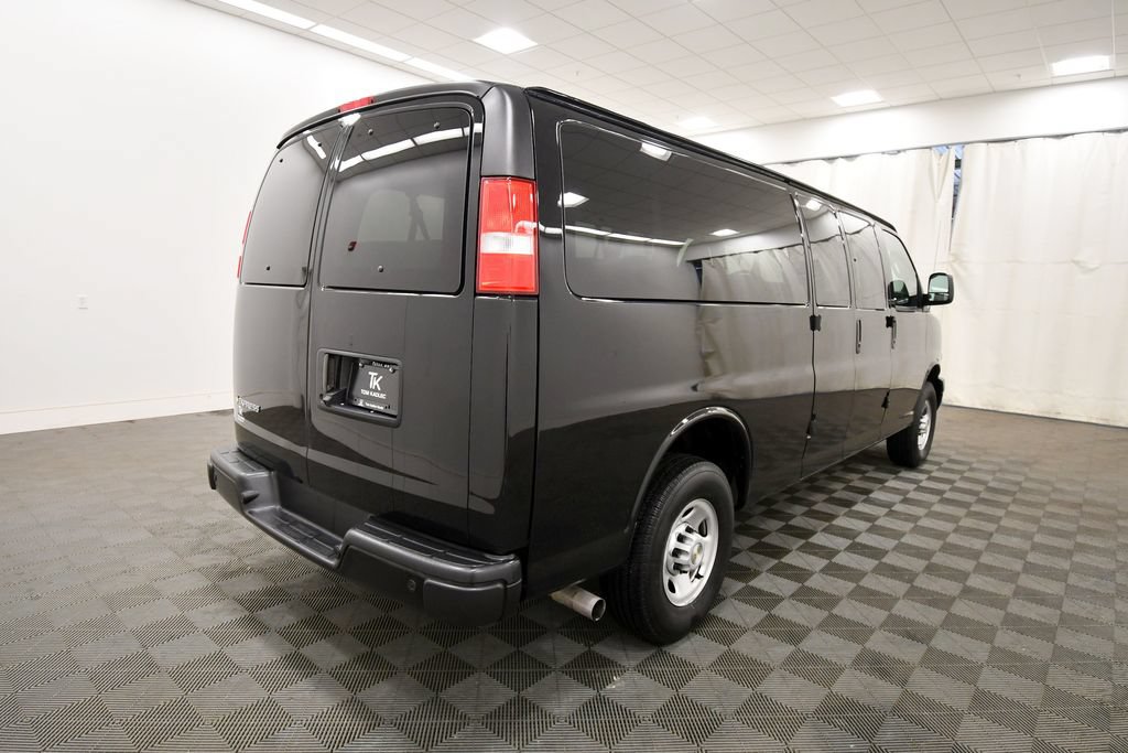 Used 2025 Chevrolet Express 3500 LS RWD image 8
