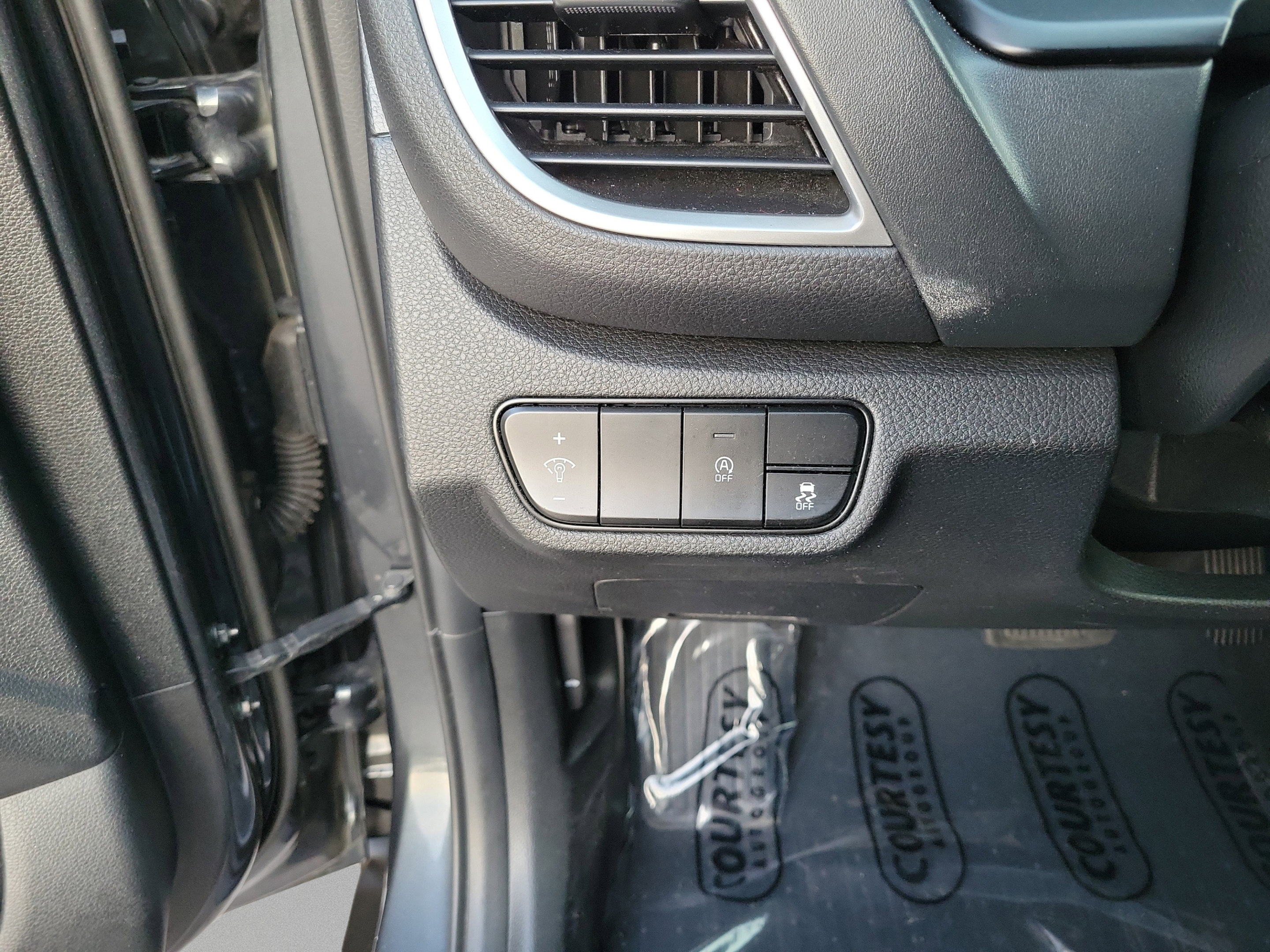 Certified 2024 Kia Seltos EX FWD image 28
