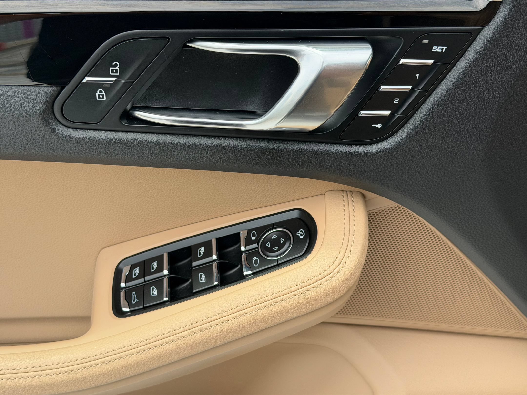 Certified 2023 Porsche Macan AWD/4WD image 26