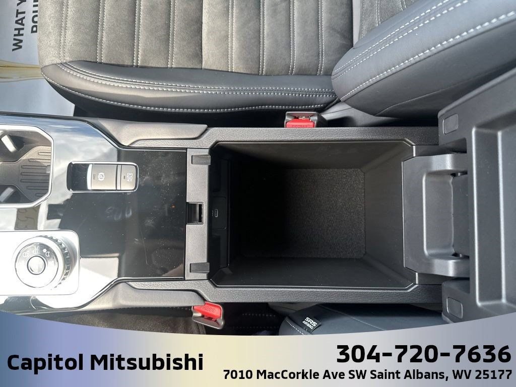 New 2025 Mitsubishi Outlander SE AWD/4WD image 32